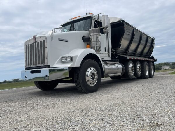 2015 Kenworth T800 with New Live Bottom Trout River Dump Body | Conveyor Application Systems - CAS - Conveyor Application Systems  